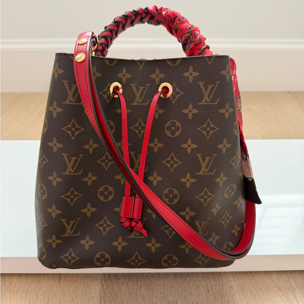 AUTHENTIC Louis Vuitton NéoNoé MM Bucket Bag — Monogram / Coquelicot Red